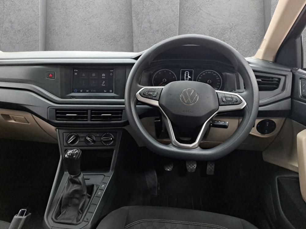 Volkswagen Polo Sedan 1.6 Base