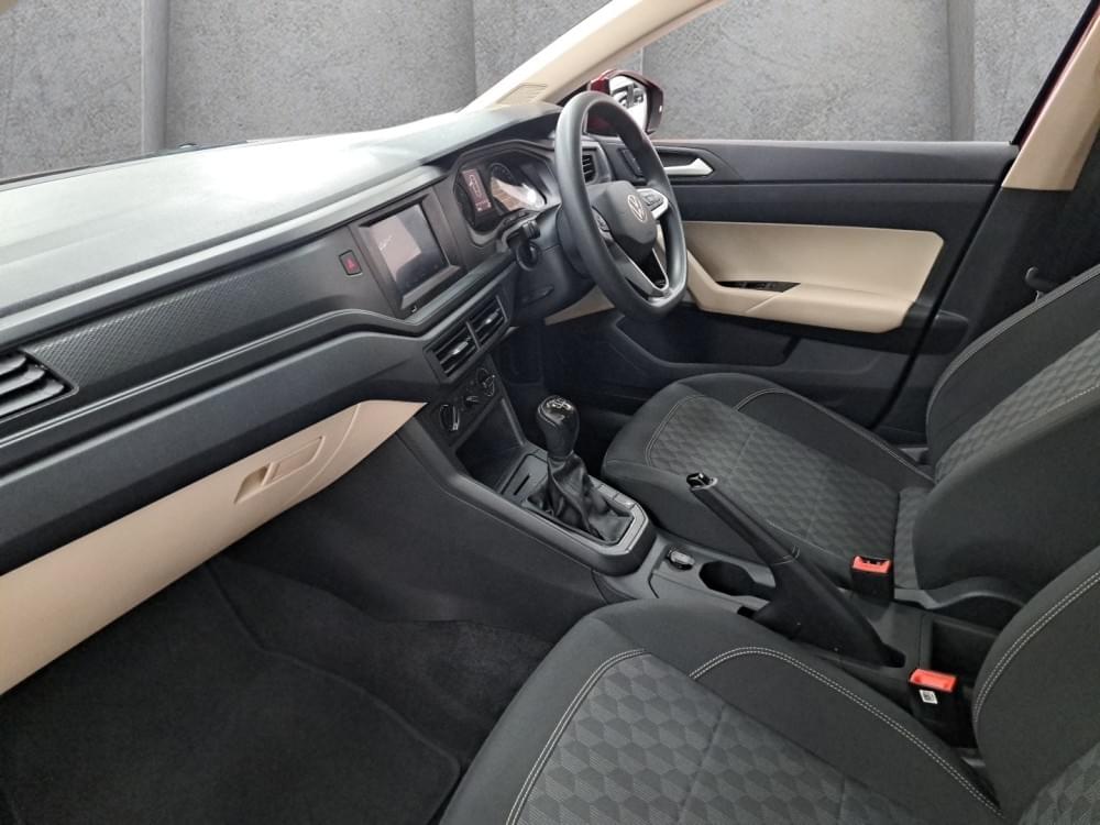 Volkswagen Polo Sedan 1.6 Base