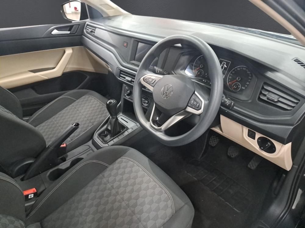 Volkswagen Polo Sedan 1.6 Base