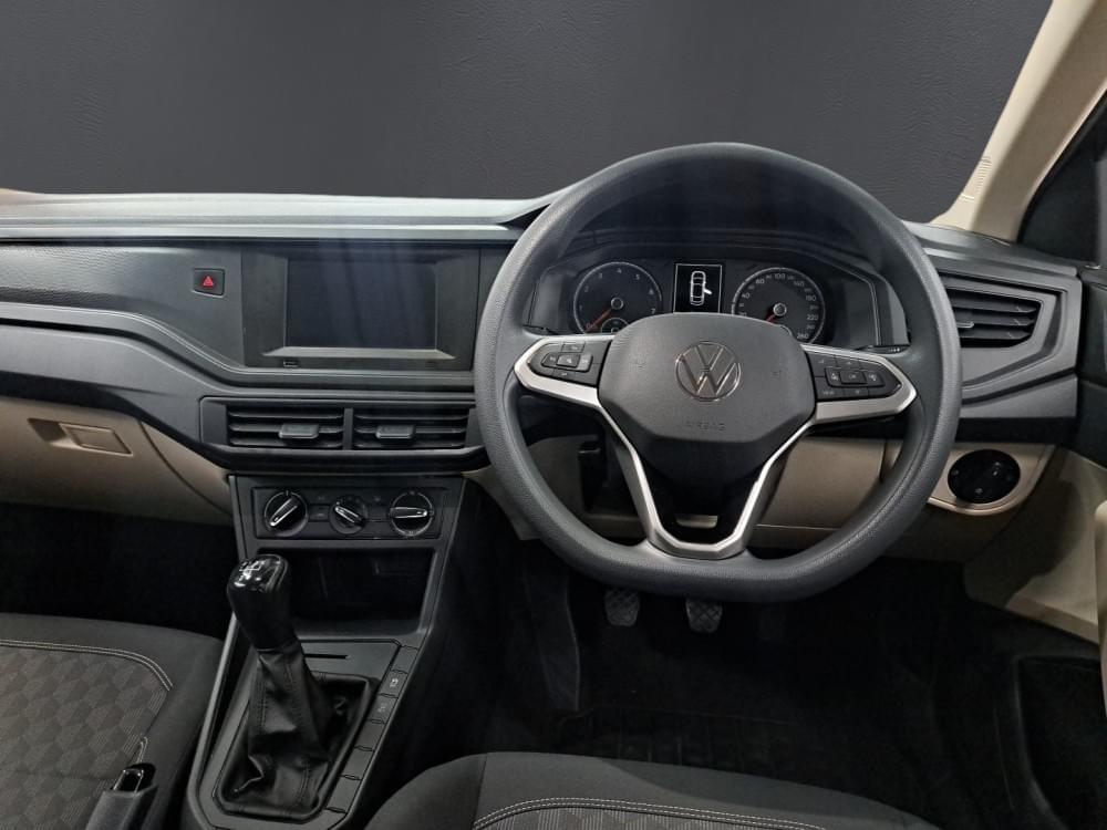 Volkswagen Polo Sedan 1.6 Base