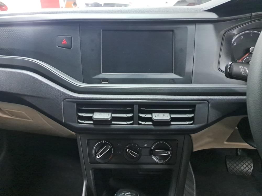 Volkswagen Polo Sedan 1.6 Tiptronic