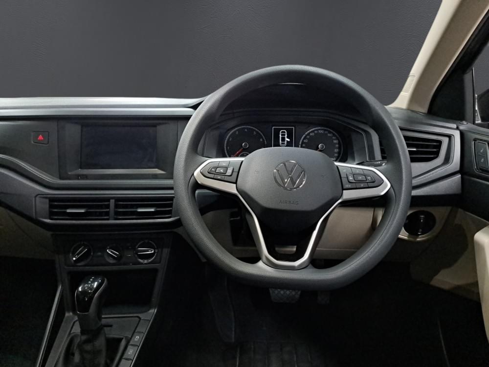 Volkswagen Polo Sedan 1.6 Tiptronic