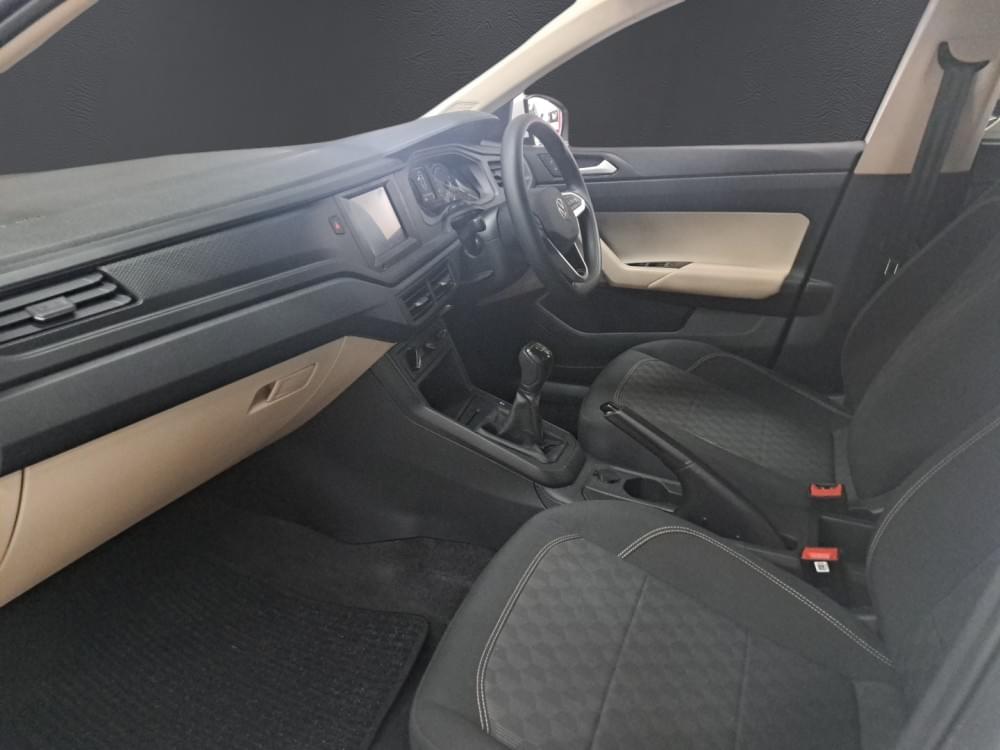 Volkswagen Polo Sedan 1.6 Base