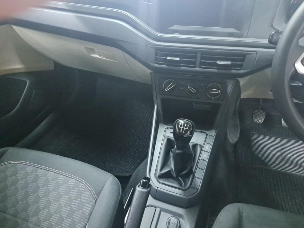 Volkswagen Polo Sedan 1.6 Base