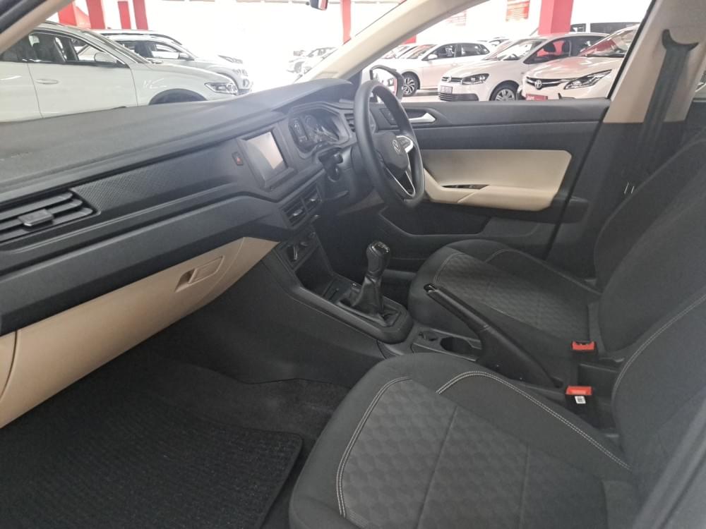 Volkswagen Polo Sedan 1.6 Base