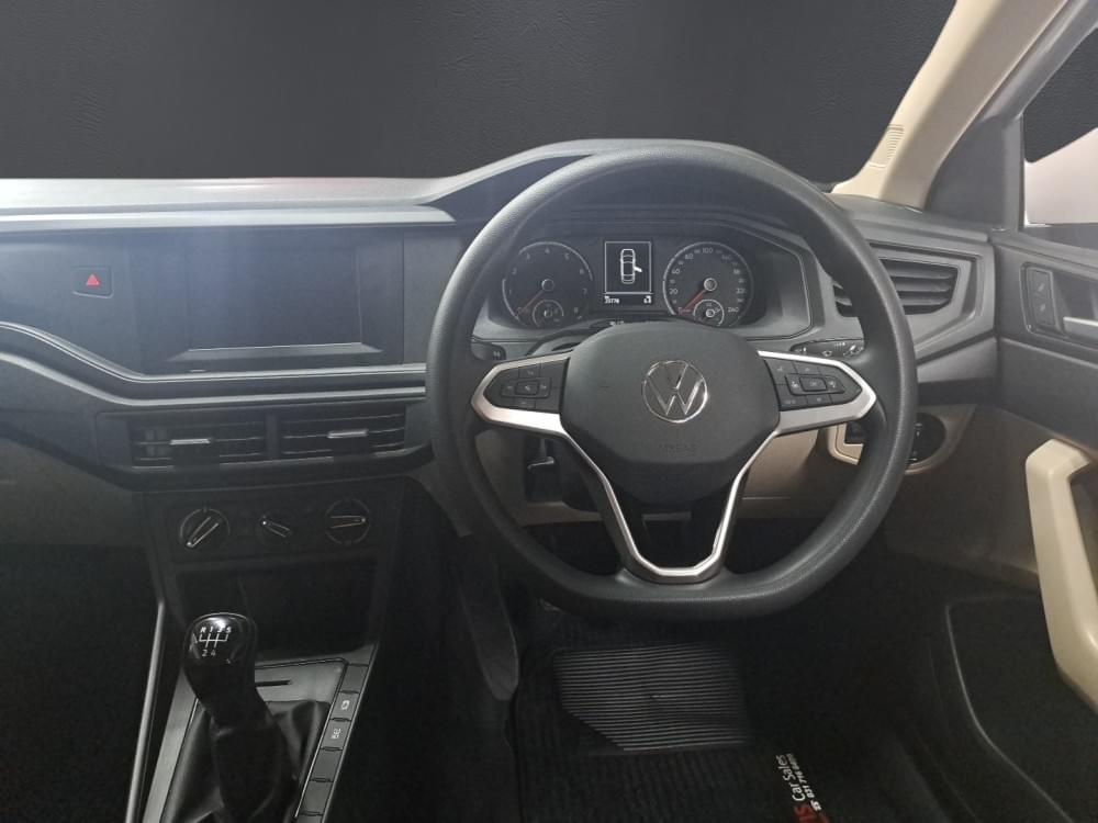 Volkswagen Polo Sedan 1.6 Base