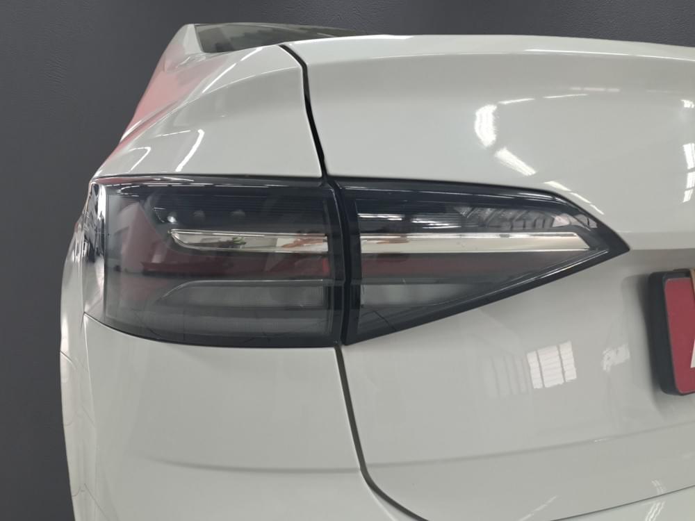 Volkswagen Polo Sedan 1.6 Base