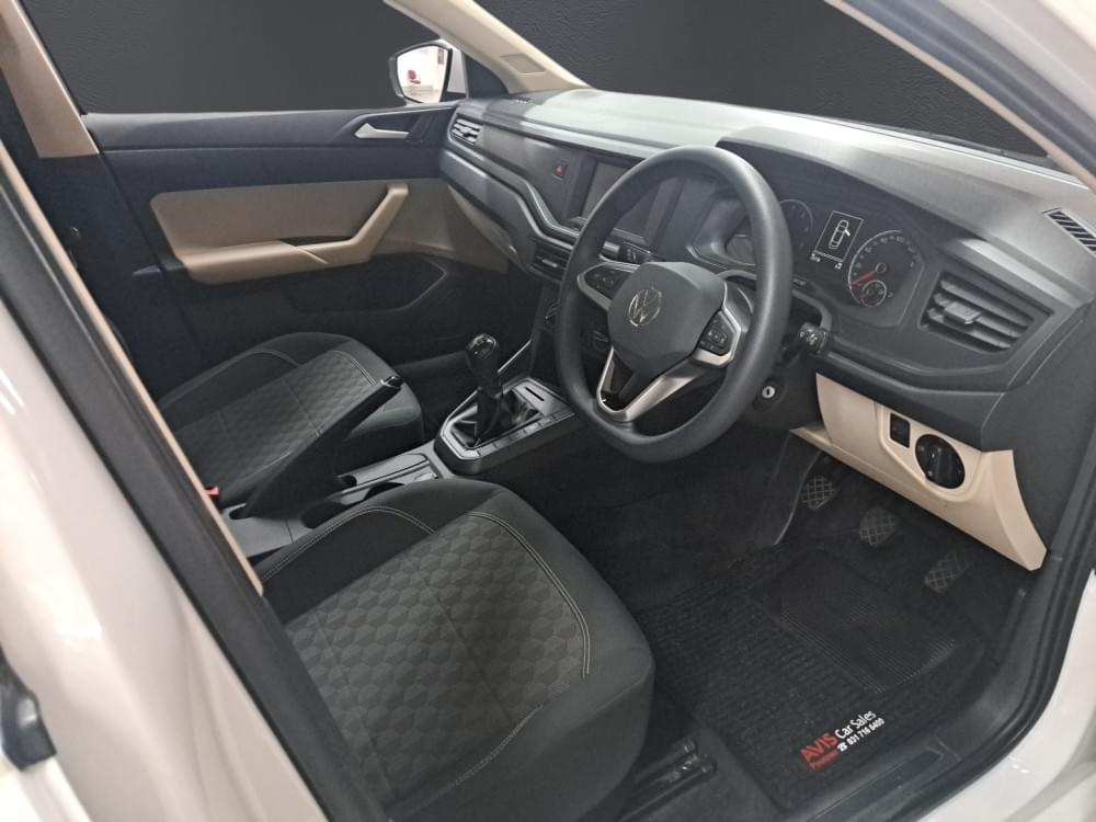 Volkswagen Polo Sedan 1.6 Base