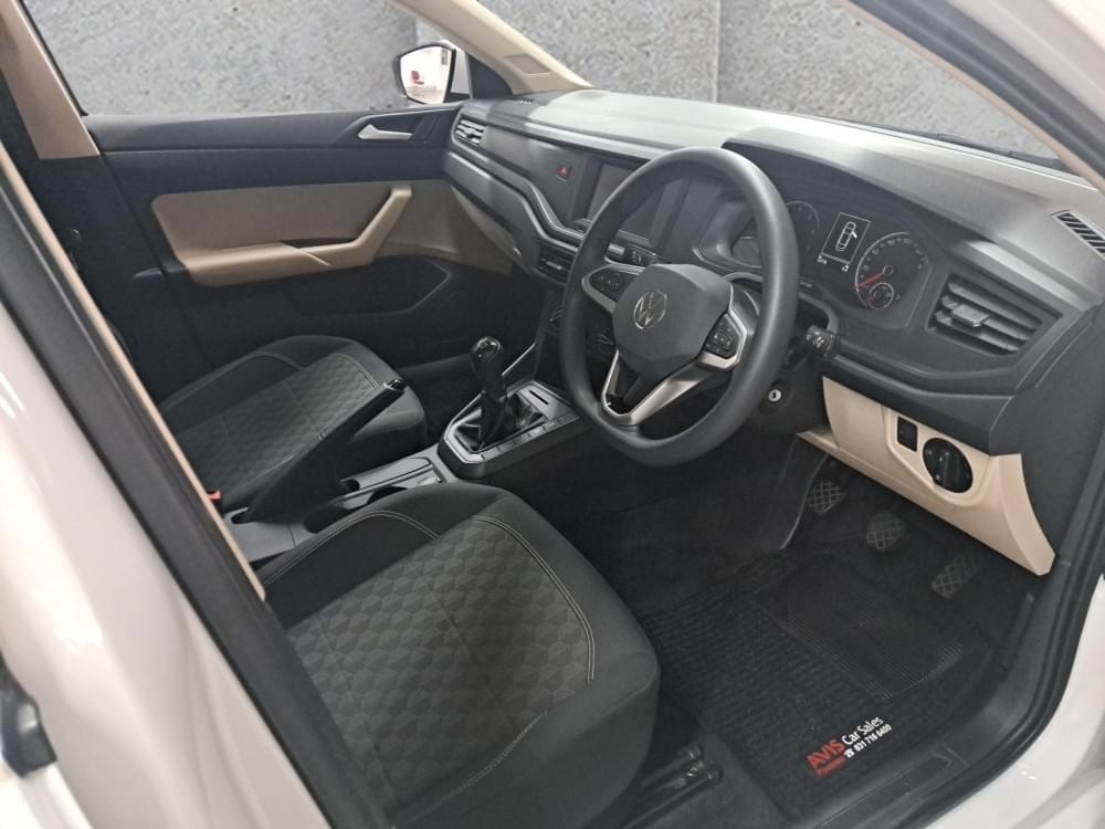 Volkswagen Polo Sedan 1.6 Base