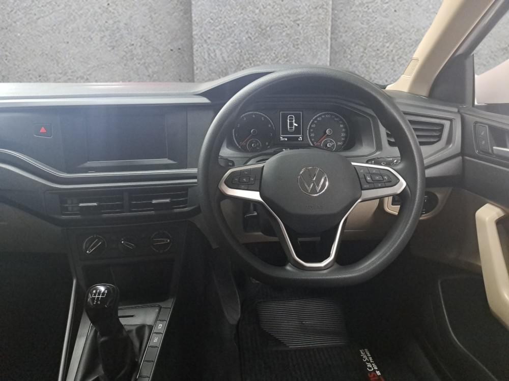 Volkswagen Polo Sedan 1.6 Base