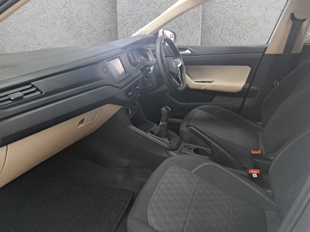 Volkswagen Polo Sedan 1.6 Base