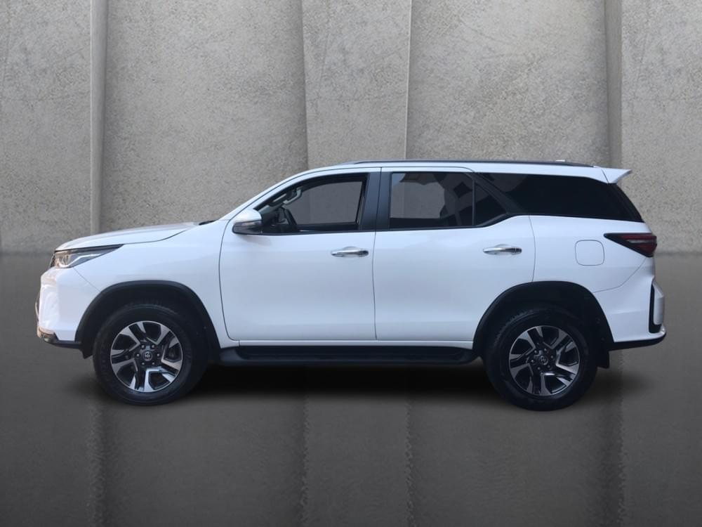 Toyota Fortuner 2.4 Gd-6 Rb At