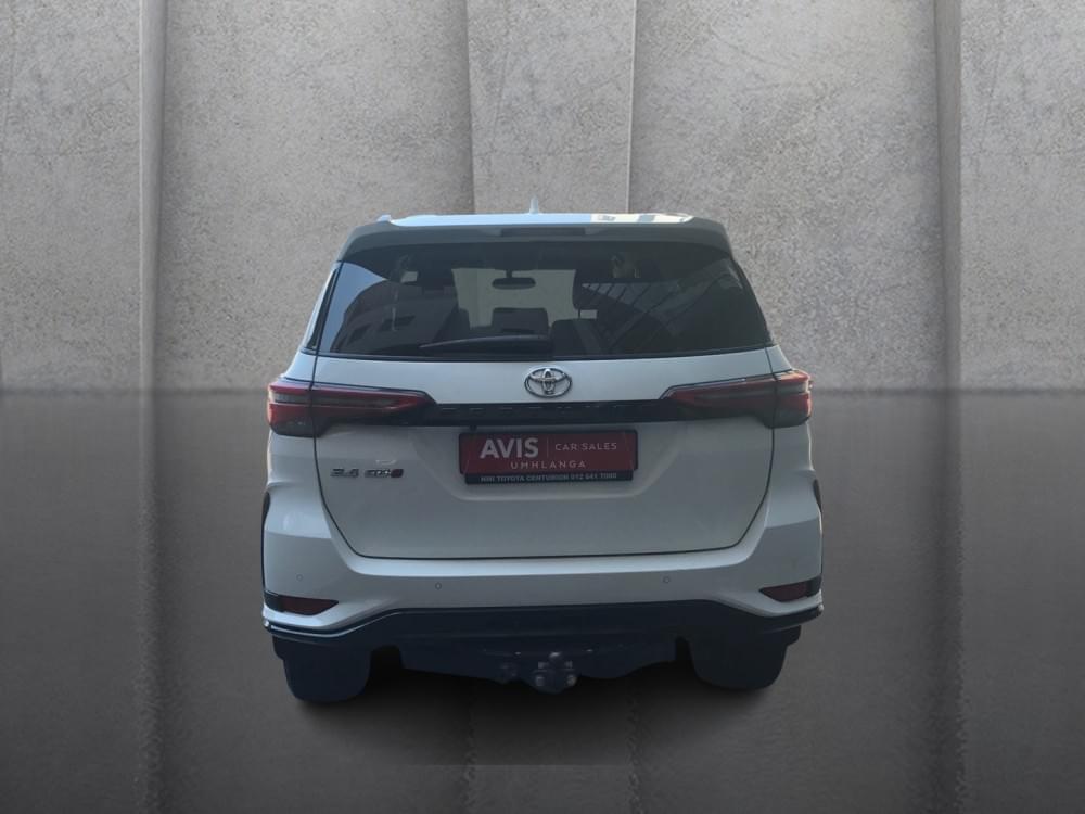 Toyota Fortuner 2.4 Gd-6 Rb At