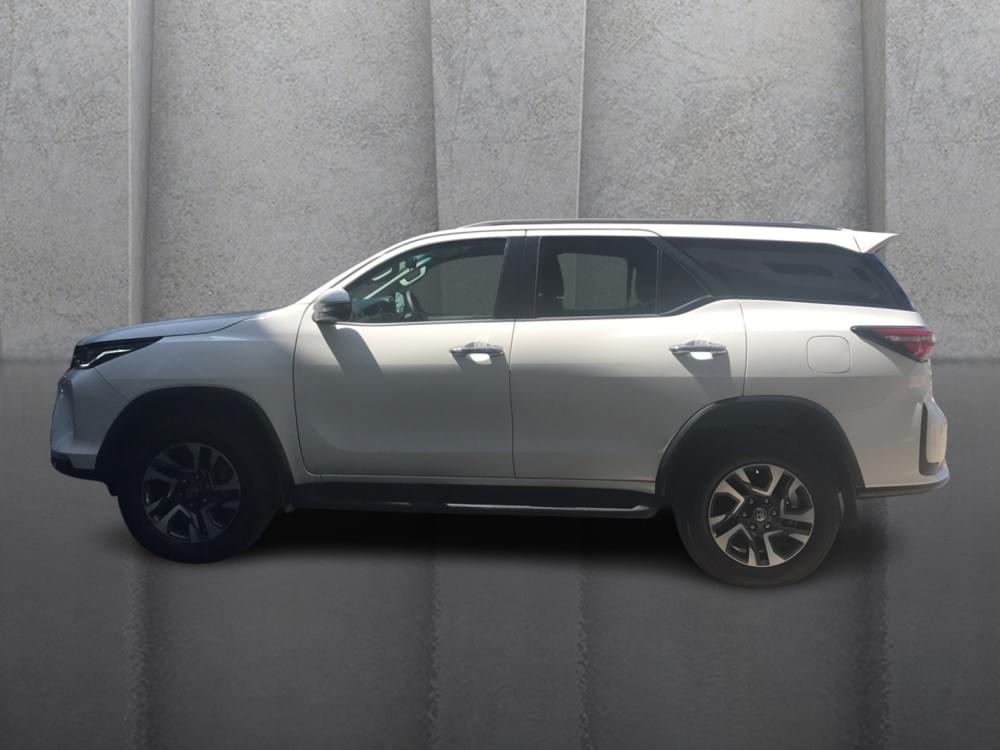 Toyota Fortuner 2.4 Gd-6 Rb At