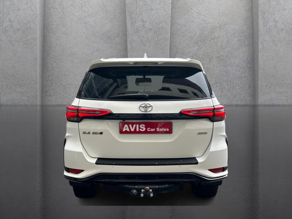 Toyota Fortuner 2.4 Gd-6 Rb At