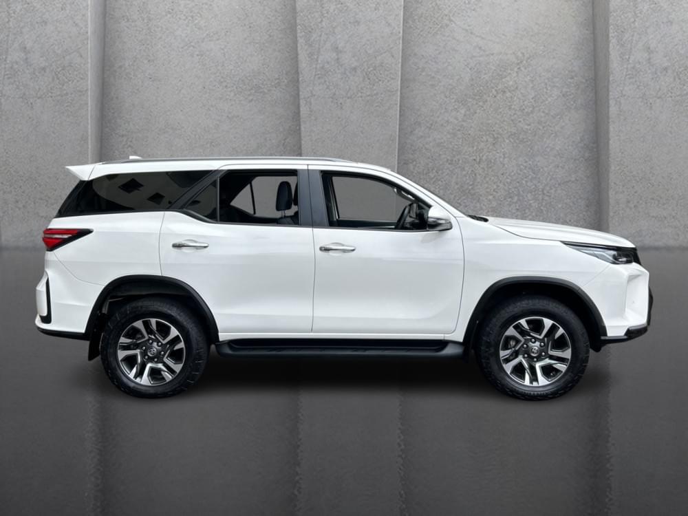 Toyota Fortuner 2.4 Gd-6 Rb At