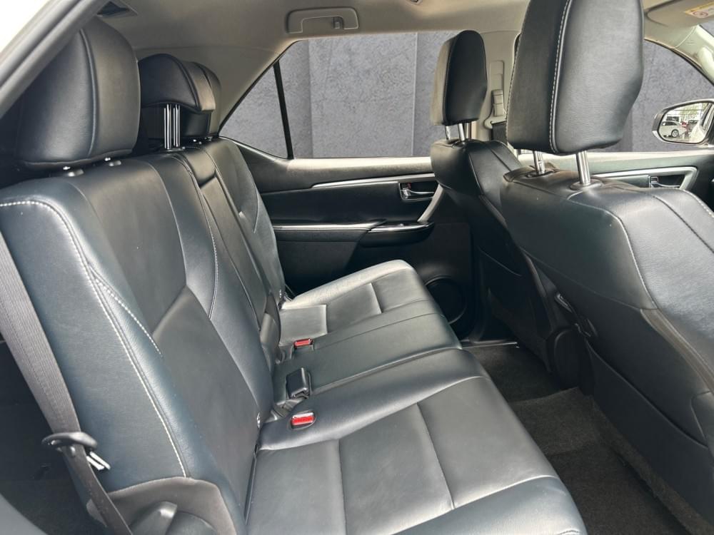 Toyota Fortuner 2.4 Gd-6 Rb At