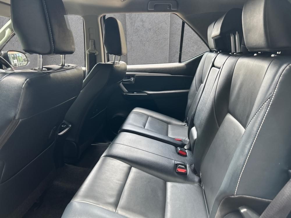 Toyota Fortuner 2.4 Gd-6 Rb At