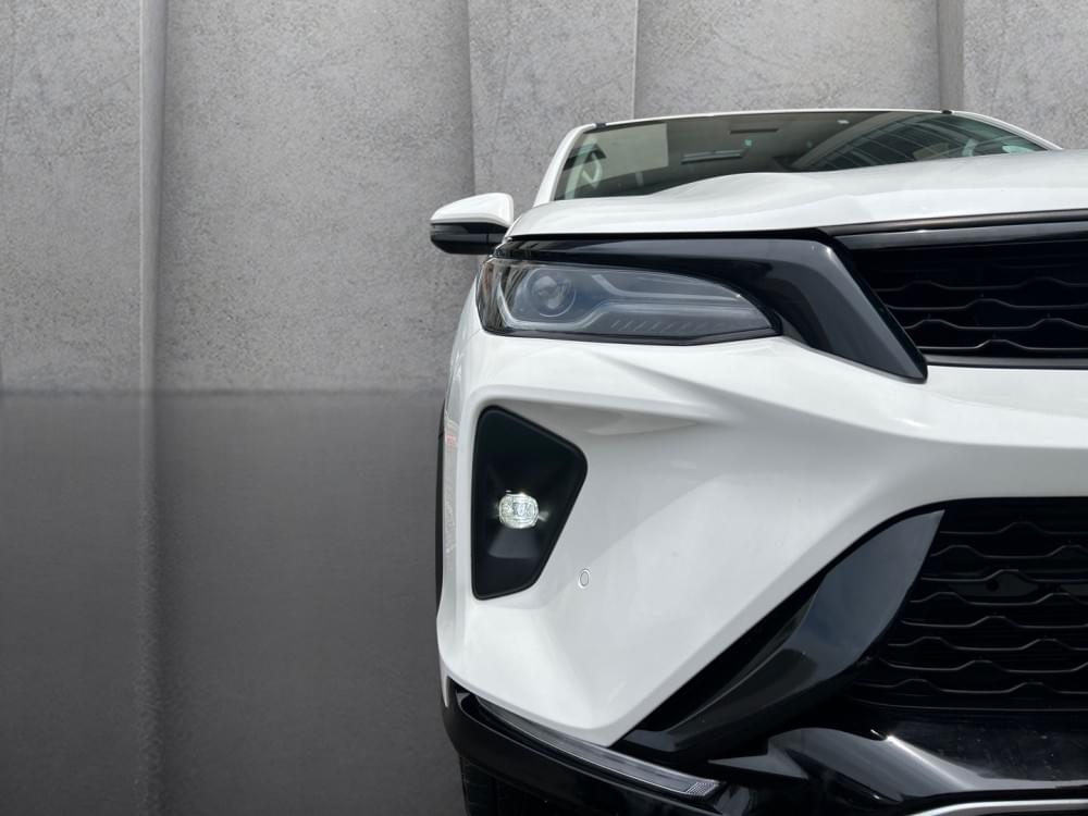 Toyota Fortuner 2.4 Gd-6 Rb At