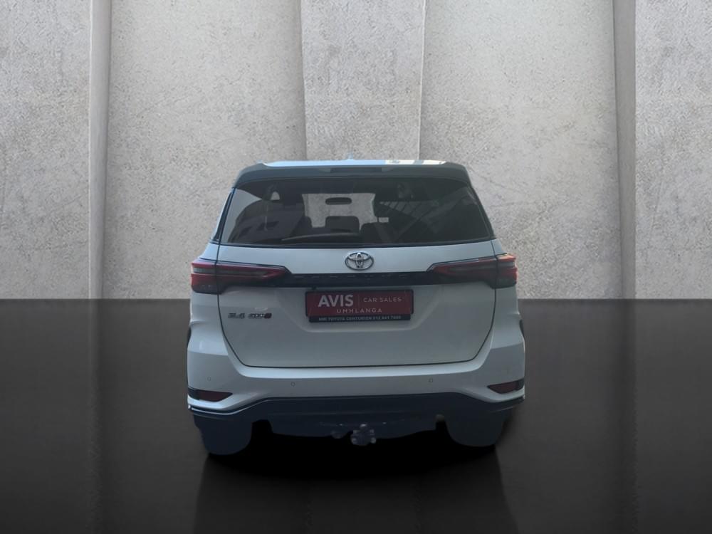 Toyota Fortuner 2.4 Gd-6 Rb At