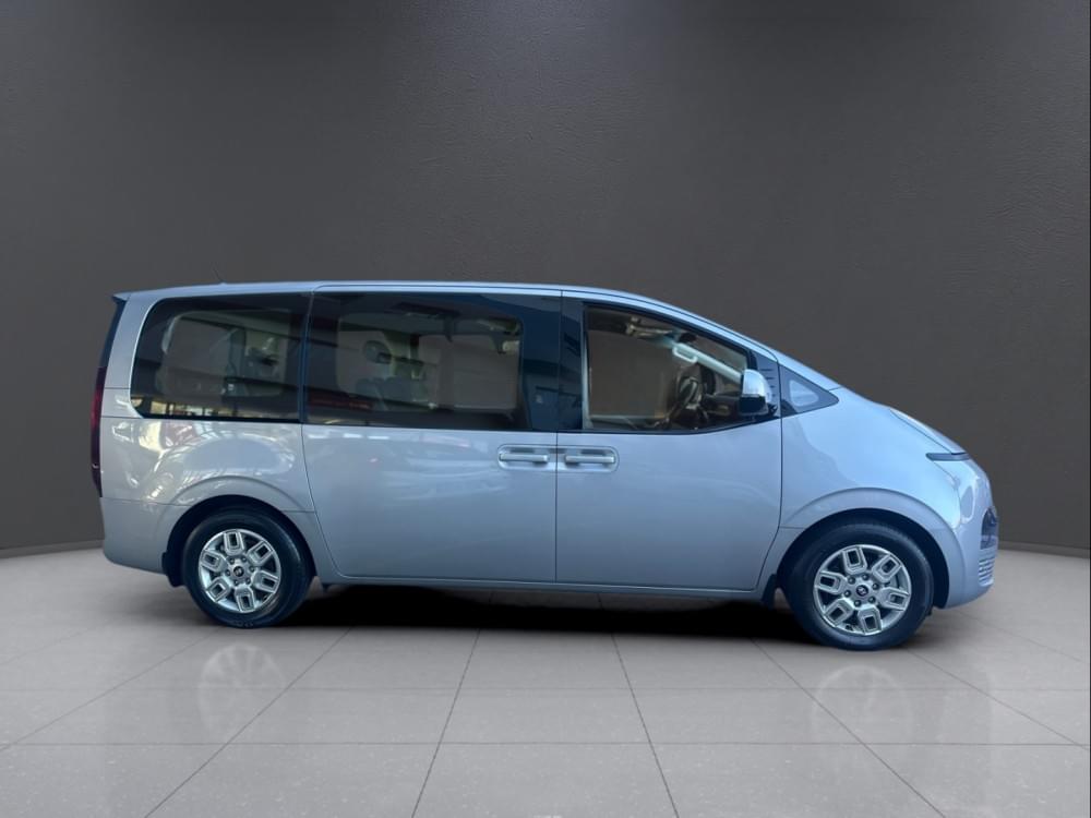 Hyundai N/A 2.2D Executive 9 Seater At