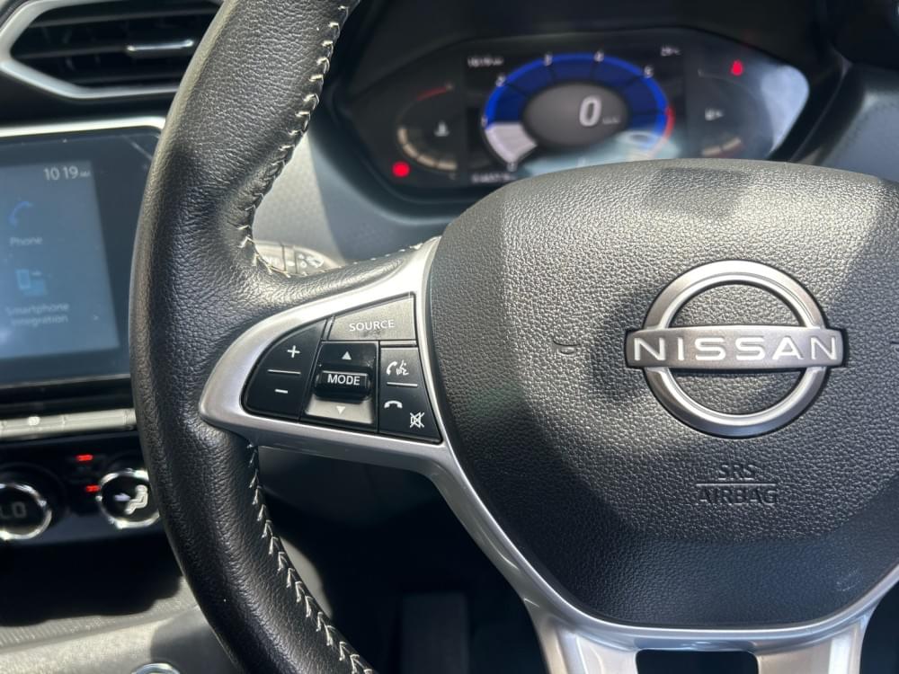 Nissan Magnite 1.0 Acenta Plus Cvt Oled