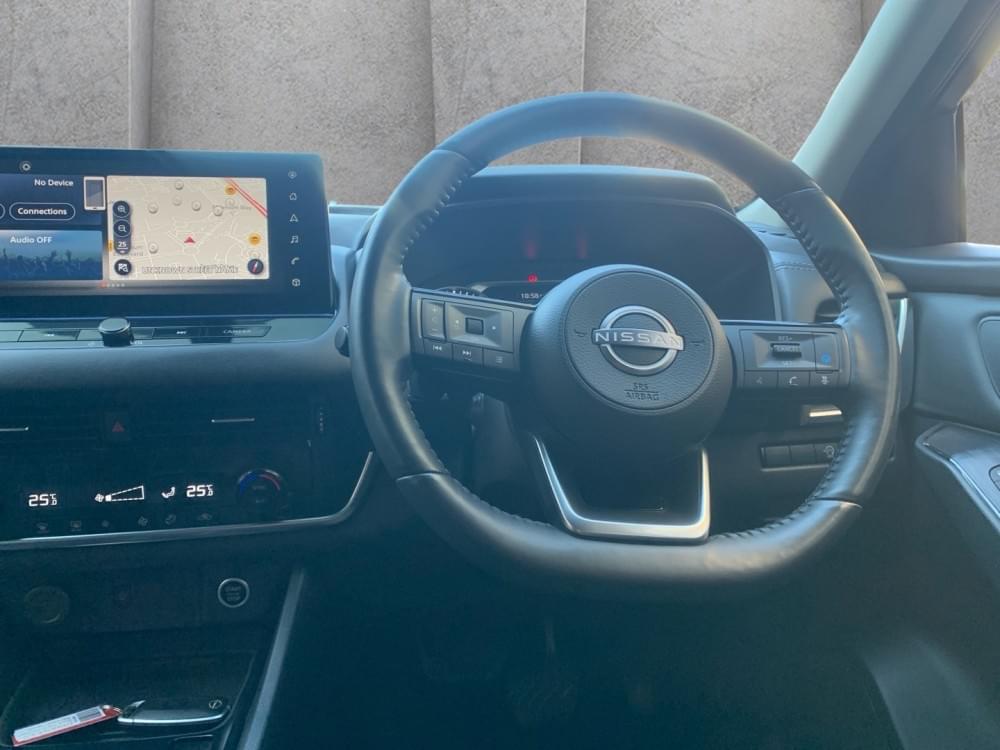 Nissan Qashqai 1.3T Acenta Xtronic 2-Tone