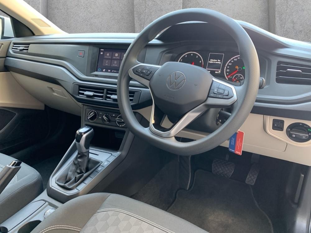 Volkswagen Polo Sedan 1.6 Tiptronic