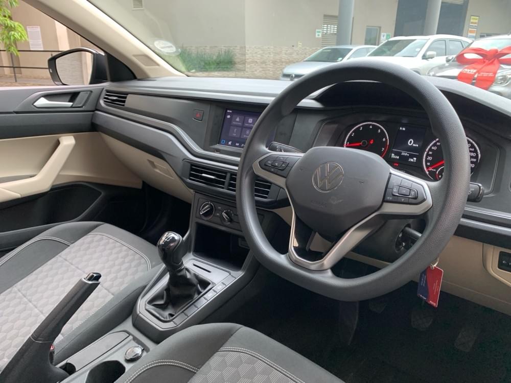 Volkswagen Polo Sedan 1.6 Life