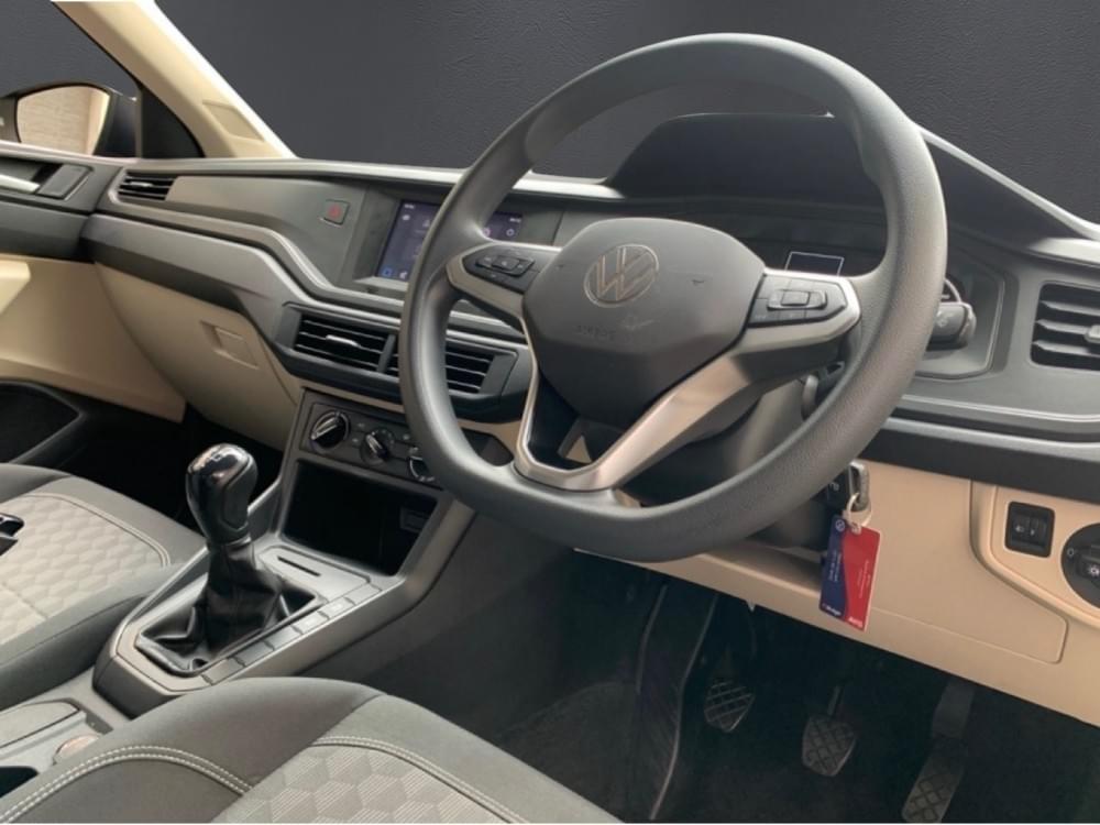 Volkswagen Polo Sedan 1.6 Base