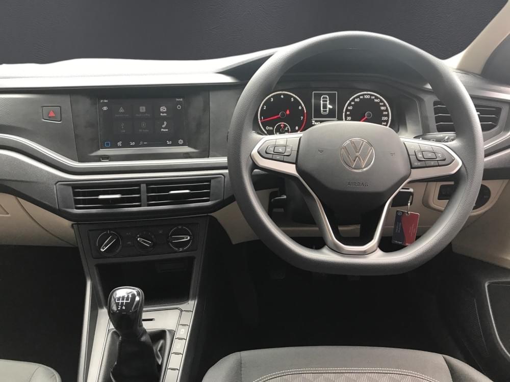 Volkswagen Polo Sedan 1.6 Base