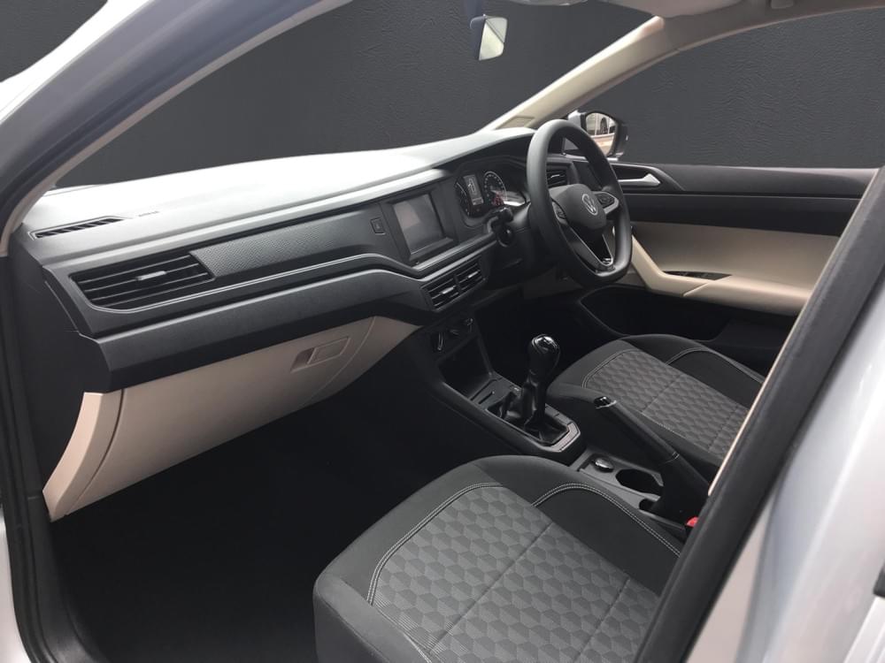 Volkswagen Polo Sedan 1.6 Base