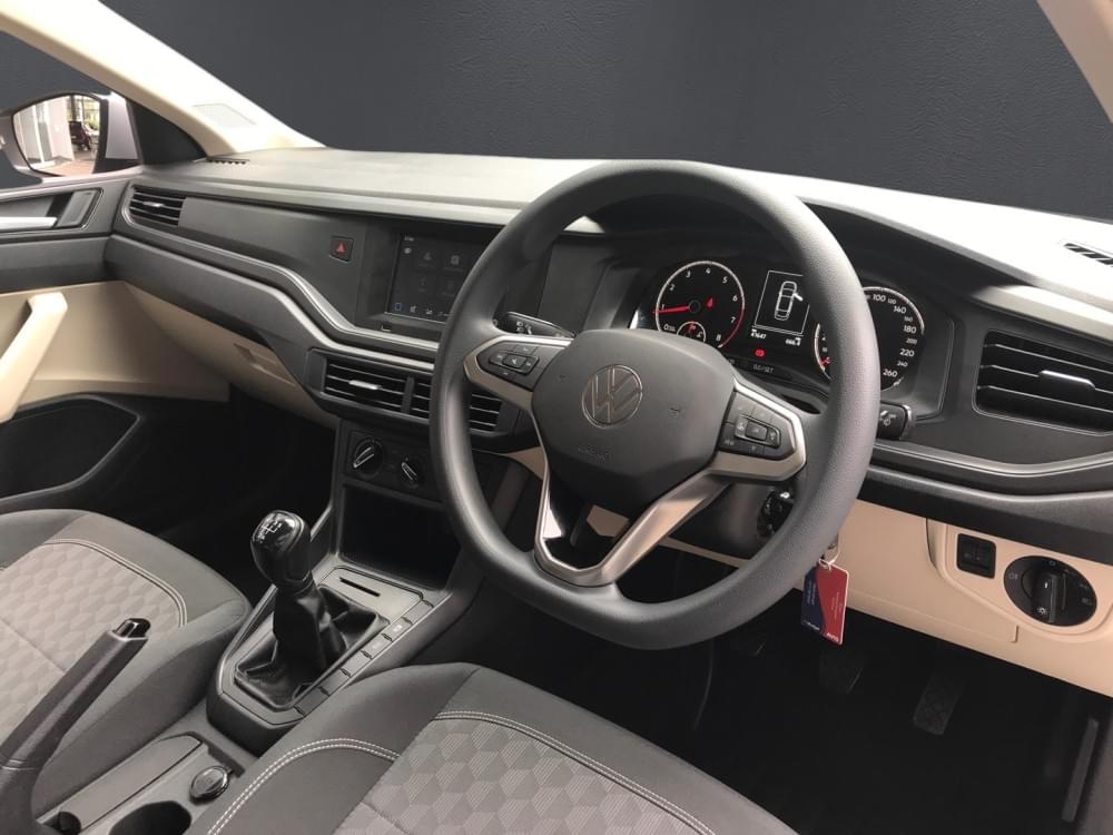 Volkswagen Polo Sedan 1.6 Base