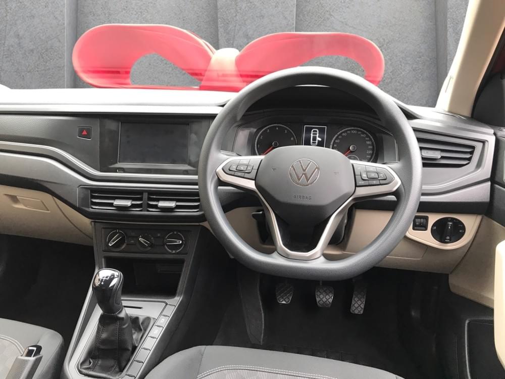 Volkswagen Polo Sedan 1.6 Base