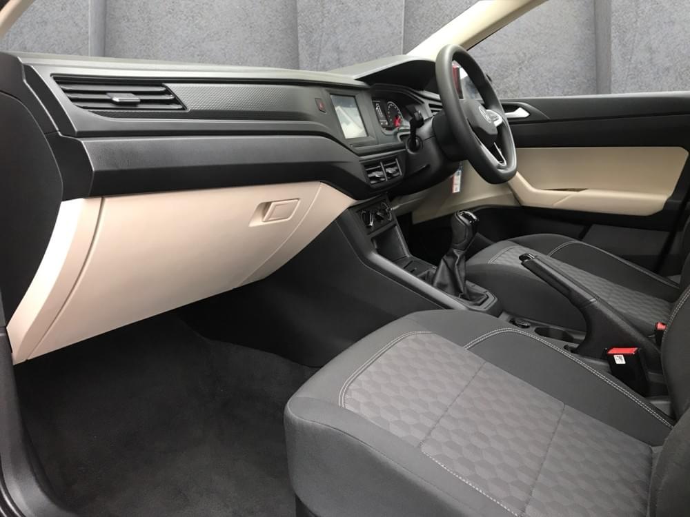 Volkswagen Polo Sedan 1.6 Base