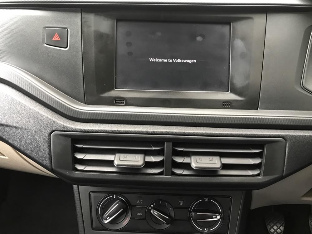 Volkswagen Polo Sedan 1.6 Base