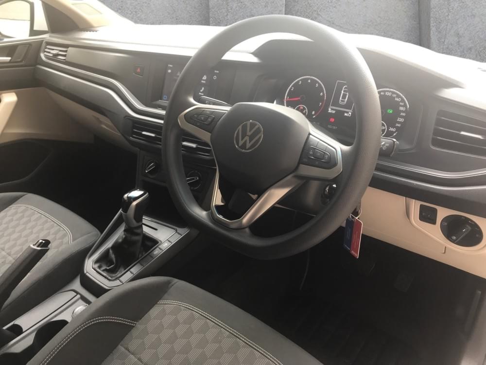 Volkswagen Polo Sedan 1.6 Tiptronic