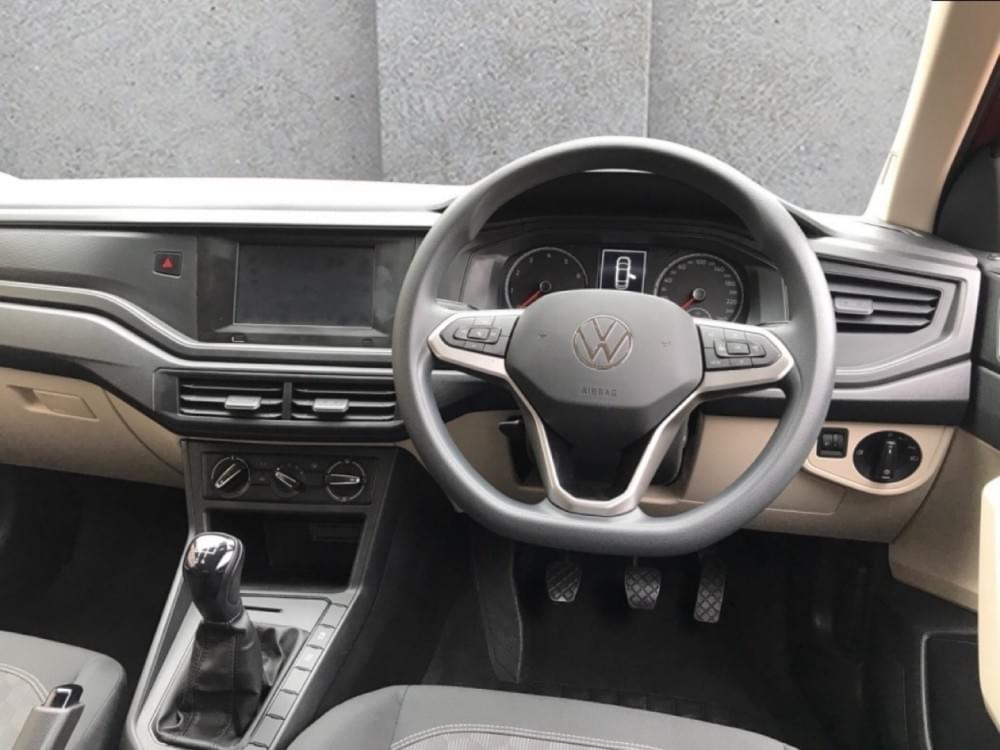 Volkswagen Polo Sedan 1.6 Base