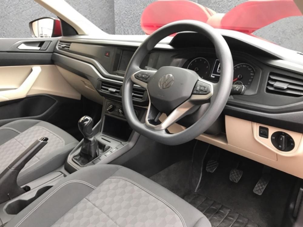 Volkswagen Polo Sedan 1.6 Base