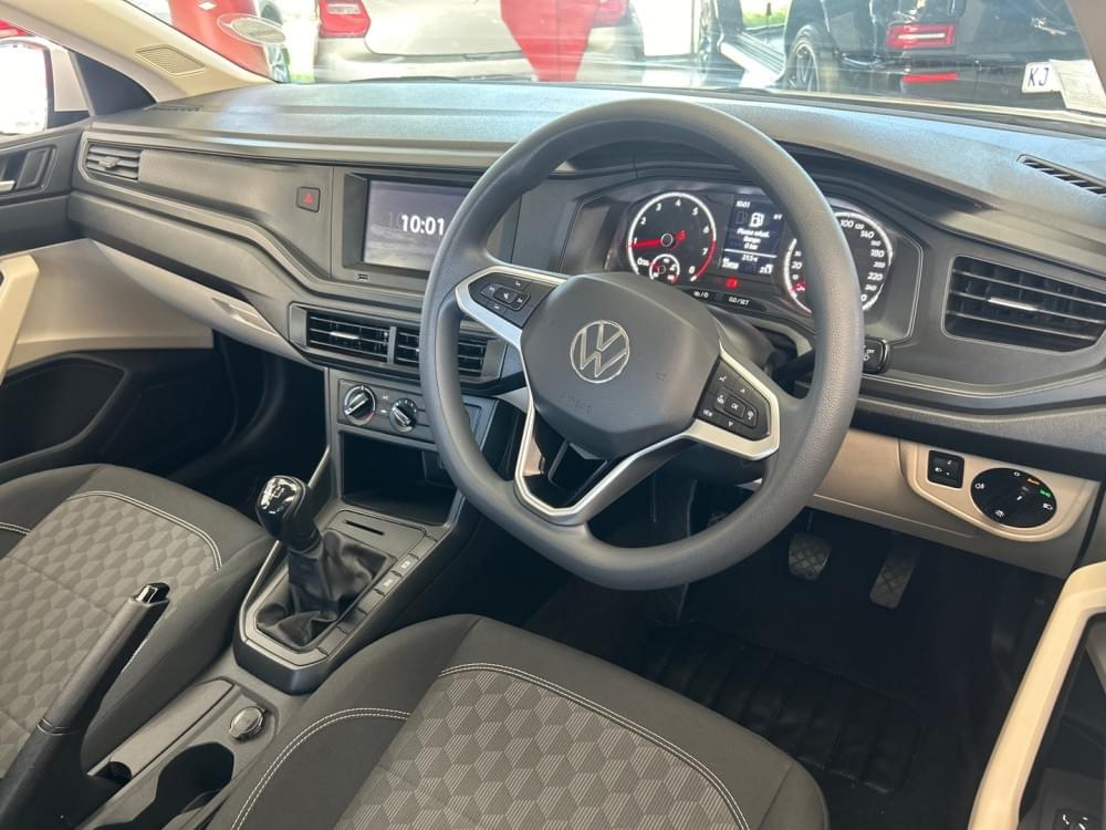 Volkswagen Polo Sedan 1.6 Base