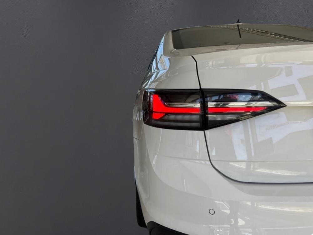 Volkswagen Polo Sedan 1.6 Base