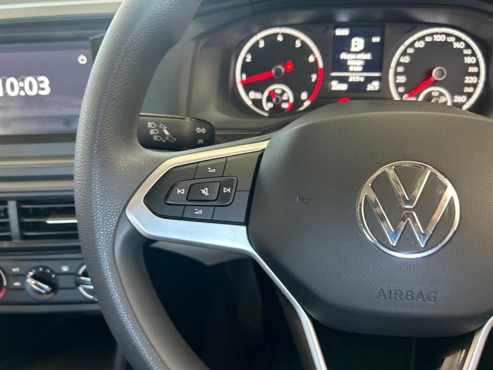 Volkswagen Polo Sedan 1.6 Base