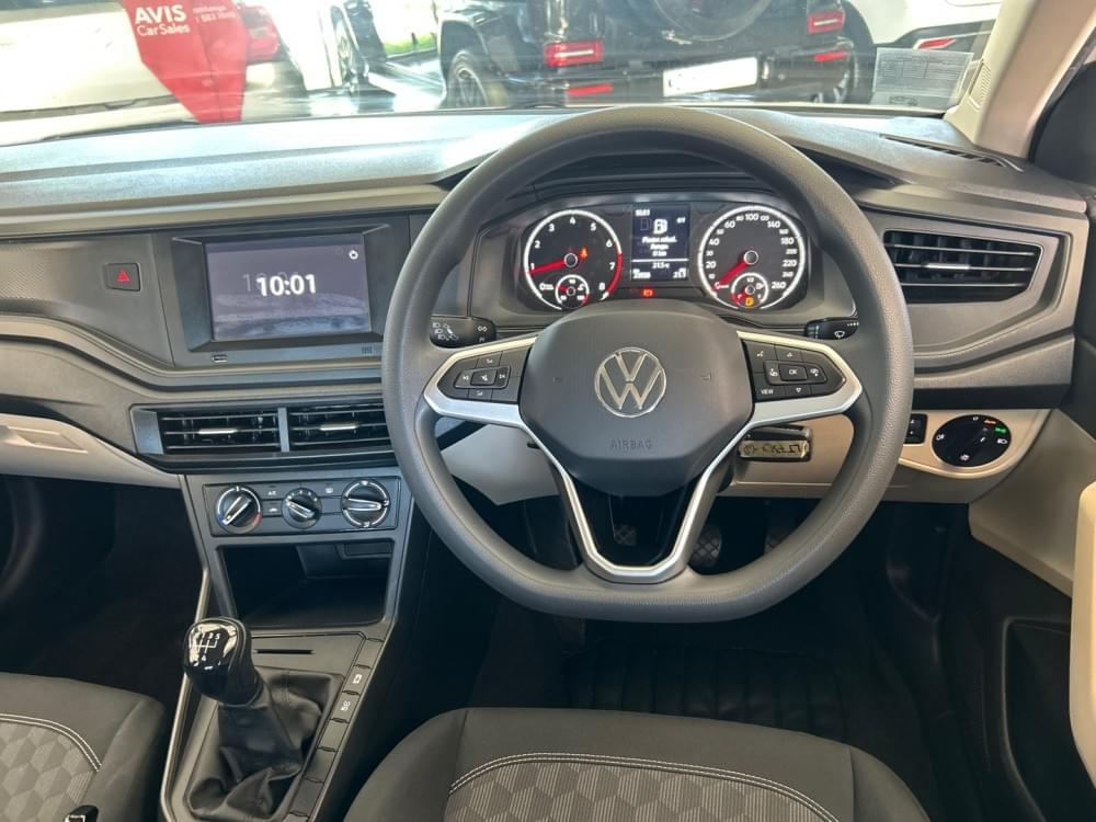 Volkswagen Polo Sedan 1.6 Base