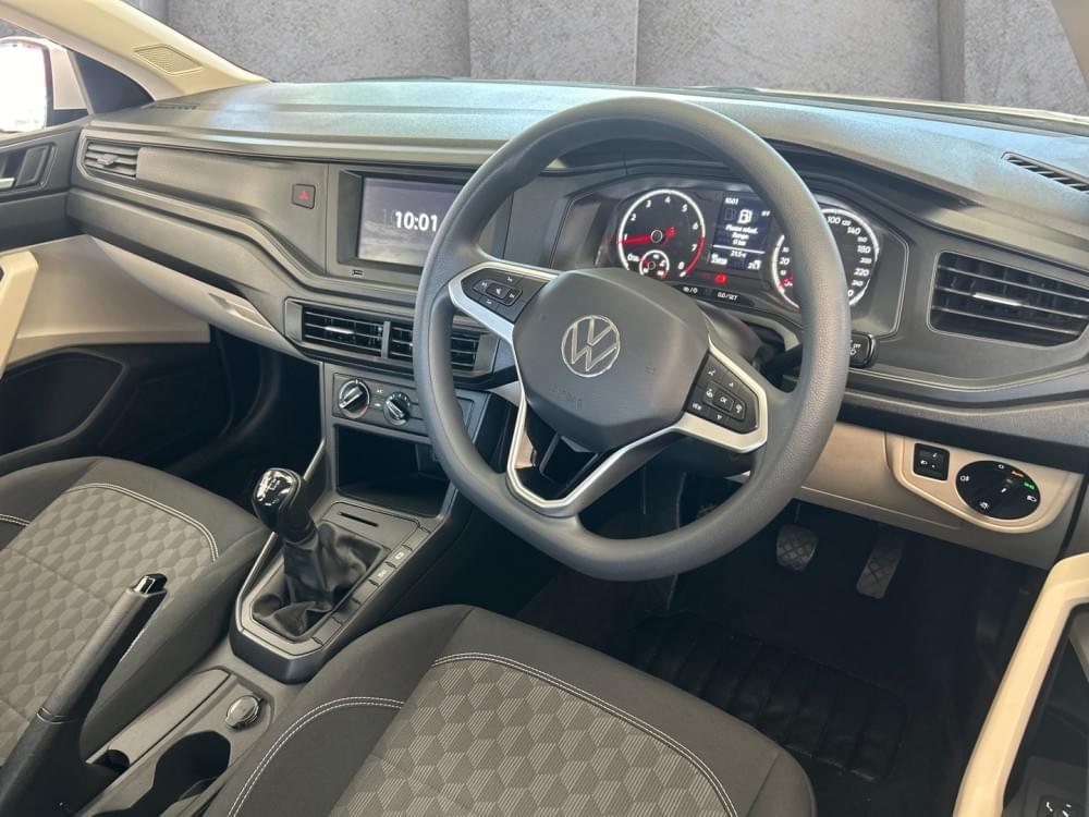 Volkswagen Polo Sedan 1.6 Base