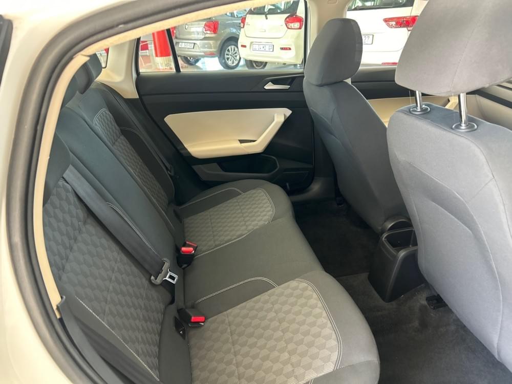 Volkswagen Polo Sedan 1.6 Base