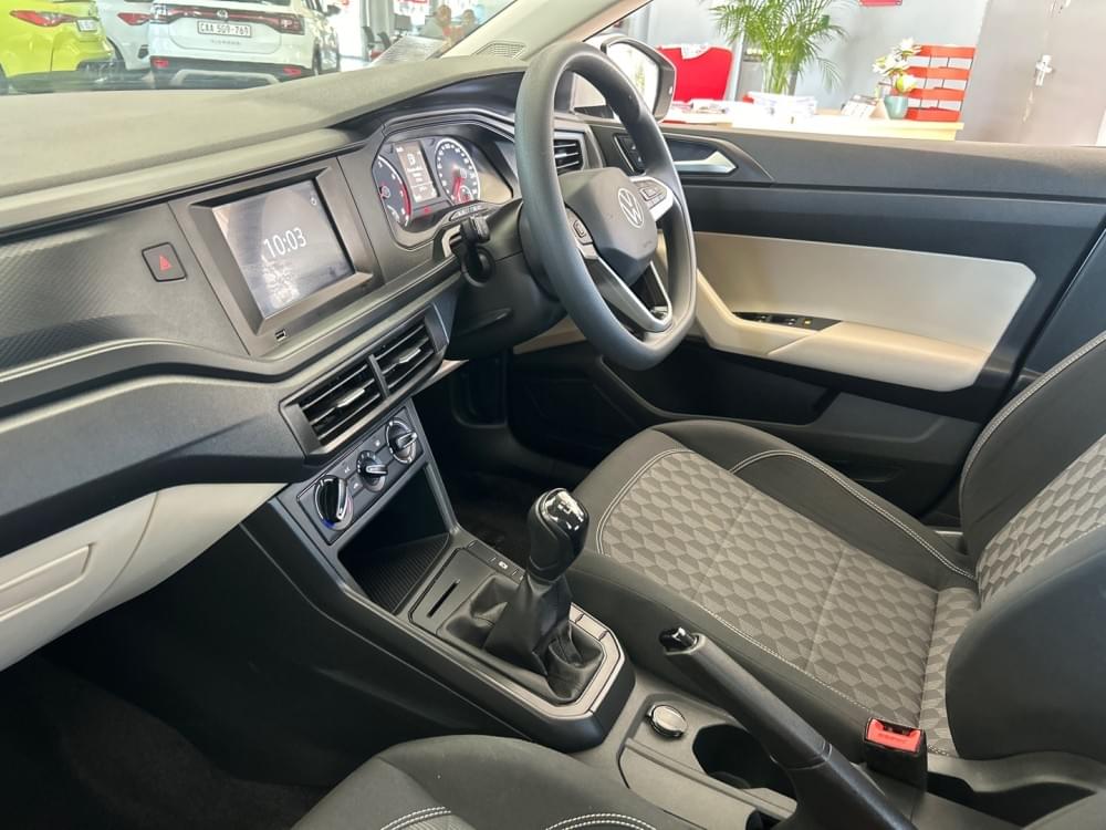 Volkswagen Polo Sedan 1.6 Base