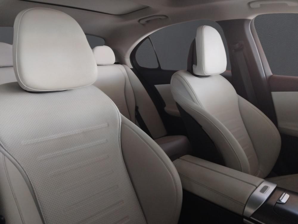 Mercedes Benz C-Class Sedan 220D