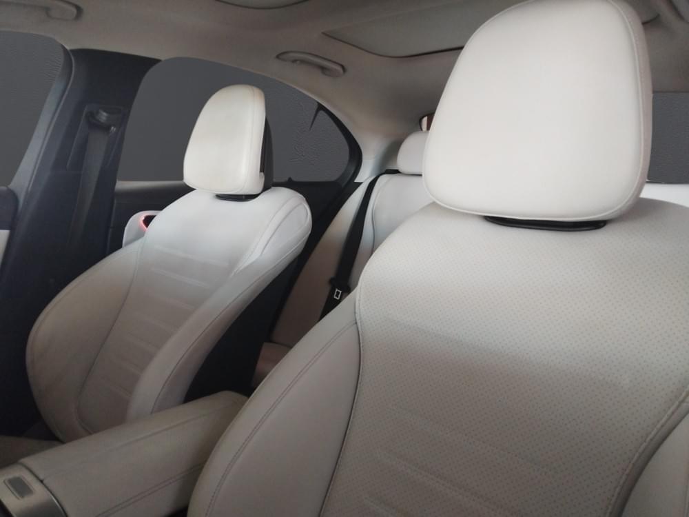 Mercedes Benz C-Class Sedan 220D