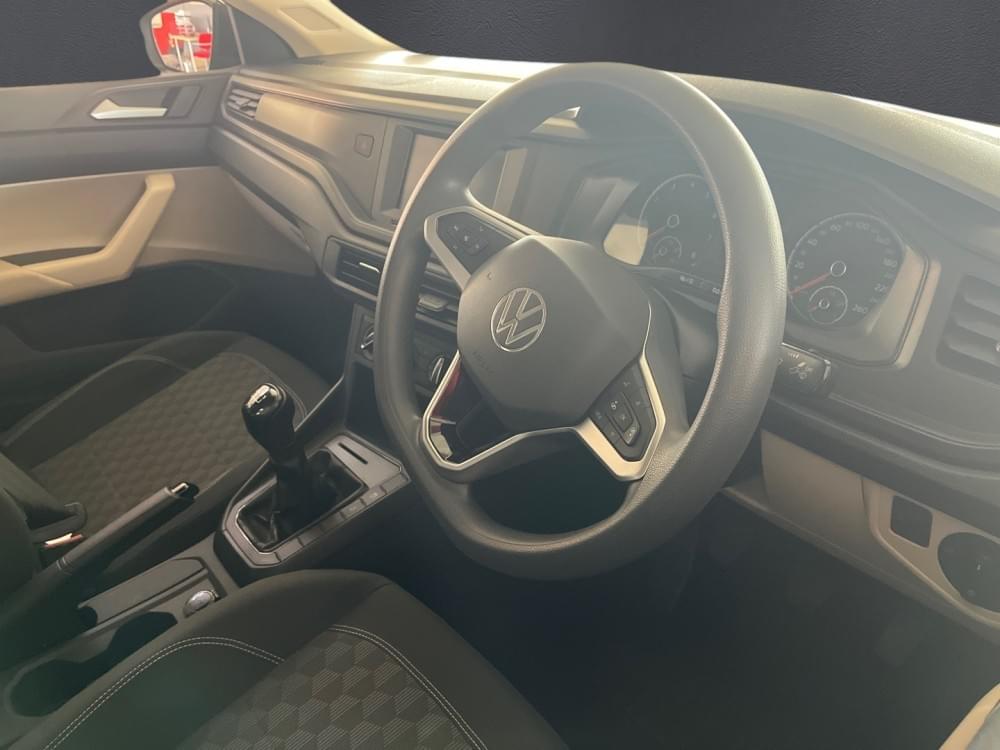 Volkswagen Polo Sedan 1.6 Base