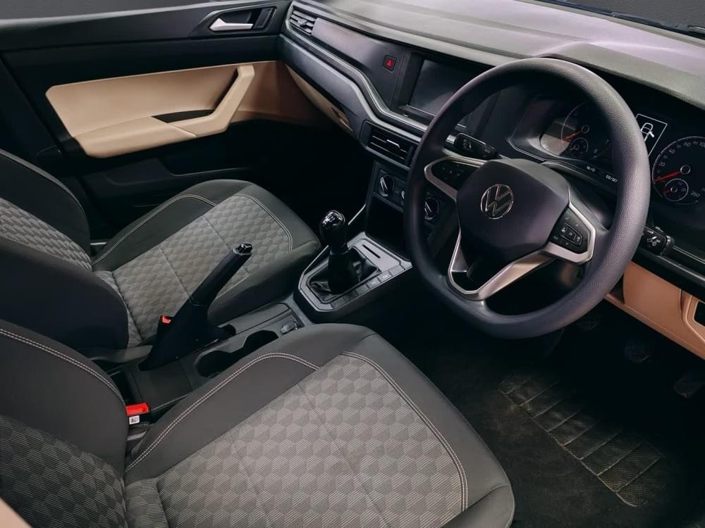 Volkswagen Polo Sedan 1.6 Base